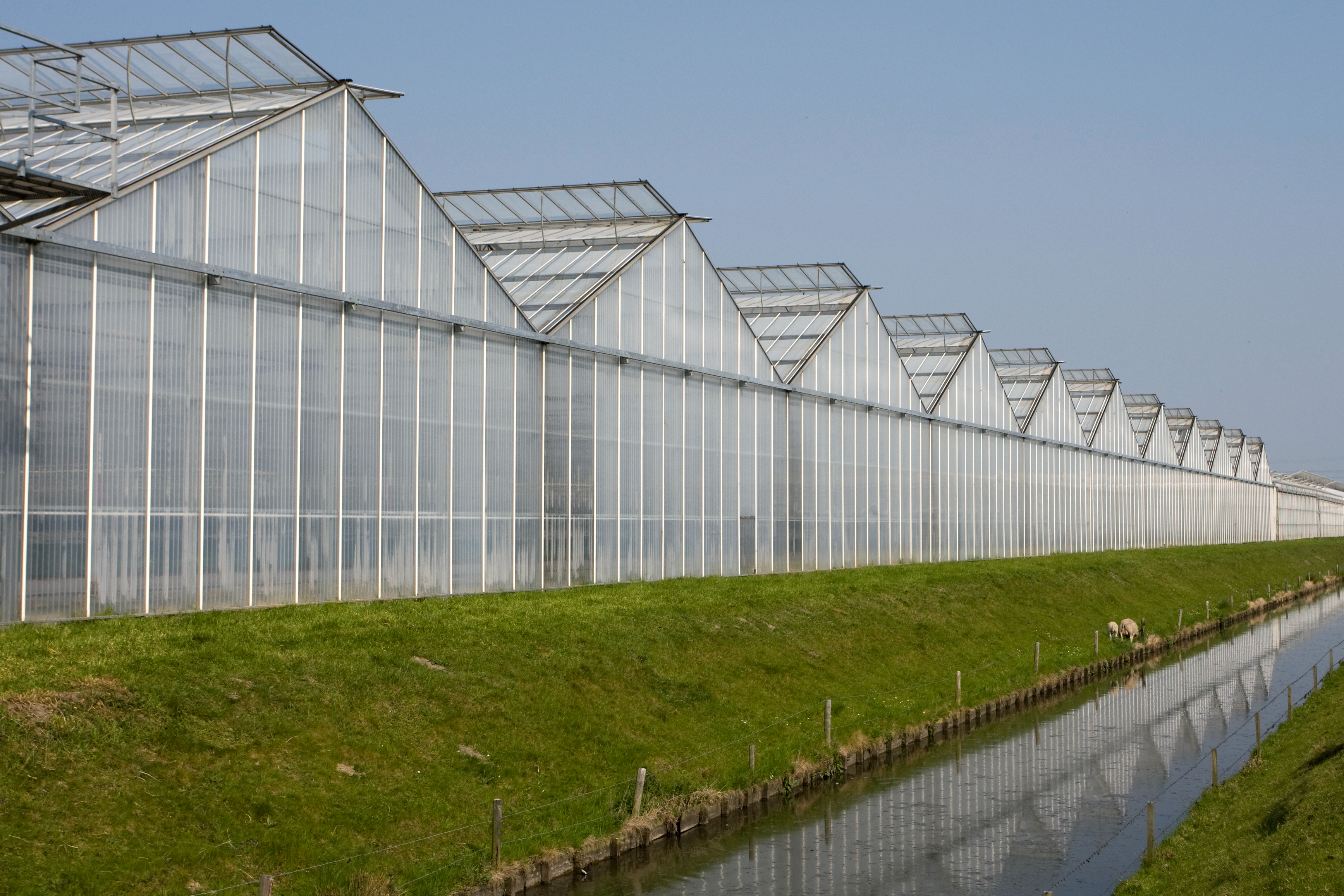 Drive systems for wide-span greenhouses